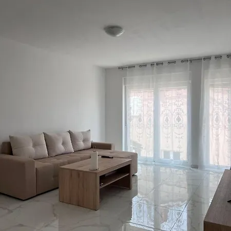 Apartment Varos9